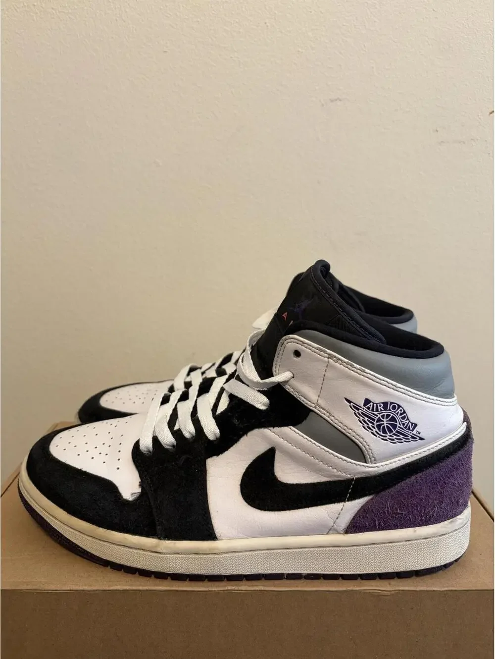 Air Jordan 1 Men's Mid Varsity Purple Suede Shoe (Size 8.5)